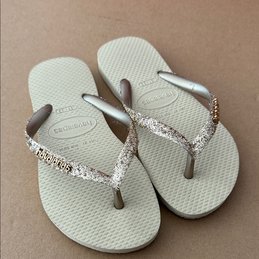 Havaianas Women's Sandals - Cream with Gold Glitter Straps